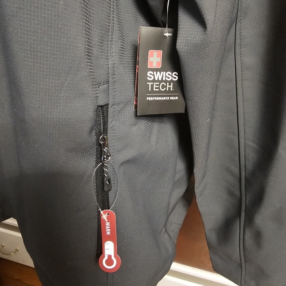 NWT Swiss Tech Men's Gray Softshell Jacket - Picture 3 of 5